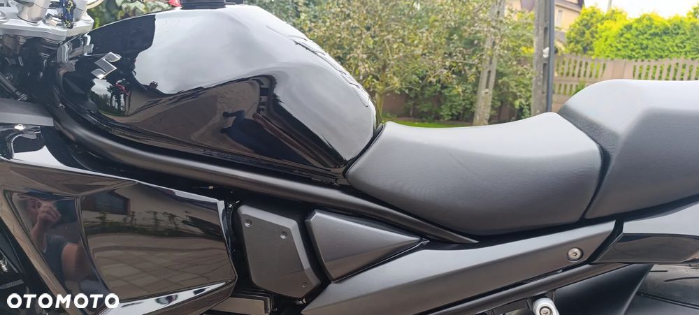 Suzuki GSX - 33