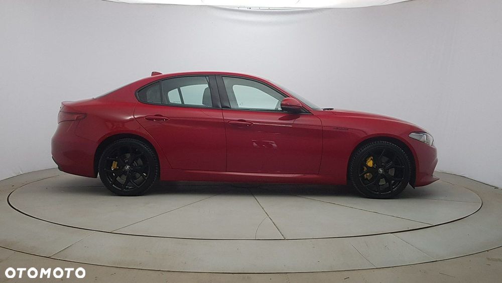 Alfa Romeo Giulia - 8