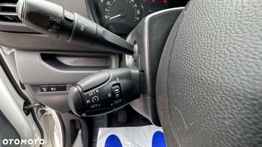 Peugeot Traveller - 32