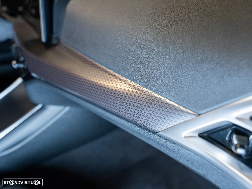 BMW 330 e Pack Desportivo M Auto - 21