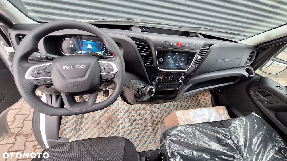 Iveco Daily 35C16 3.0 plandeka z windą - 13