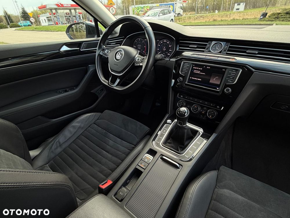Volkswagen Passat 2.0 TDI (BlueMotion Technology) Highline - 9