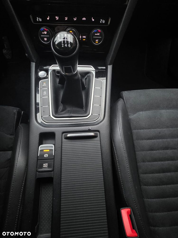Volkswagen Passat - 18