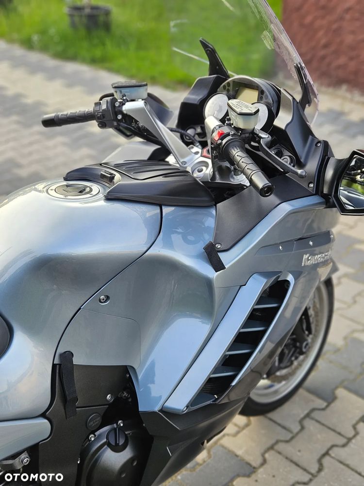Kawasaki GTR - 9