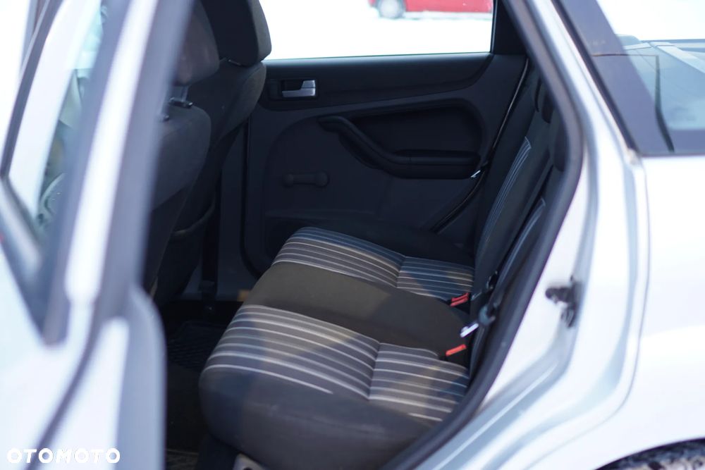 Ford Focus 1.6 TDCi DPF Ambiente - 13