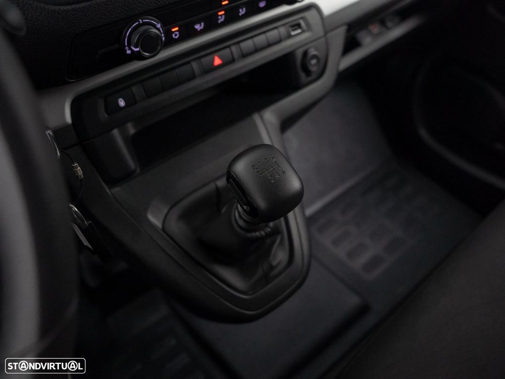 Peugeot Traveller - 19