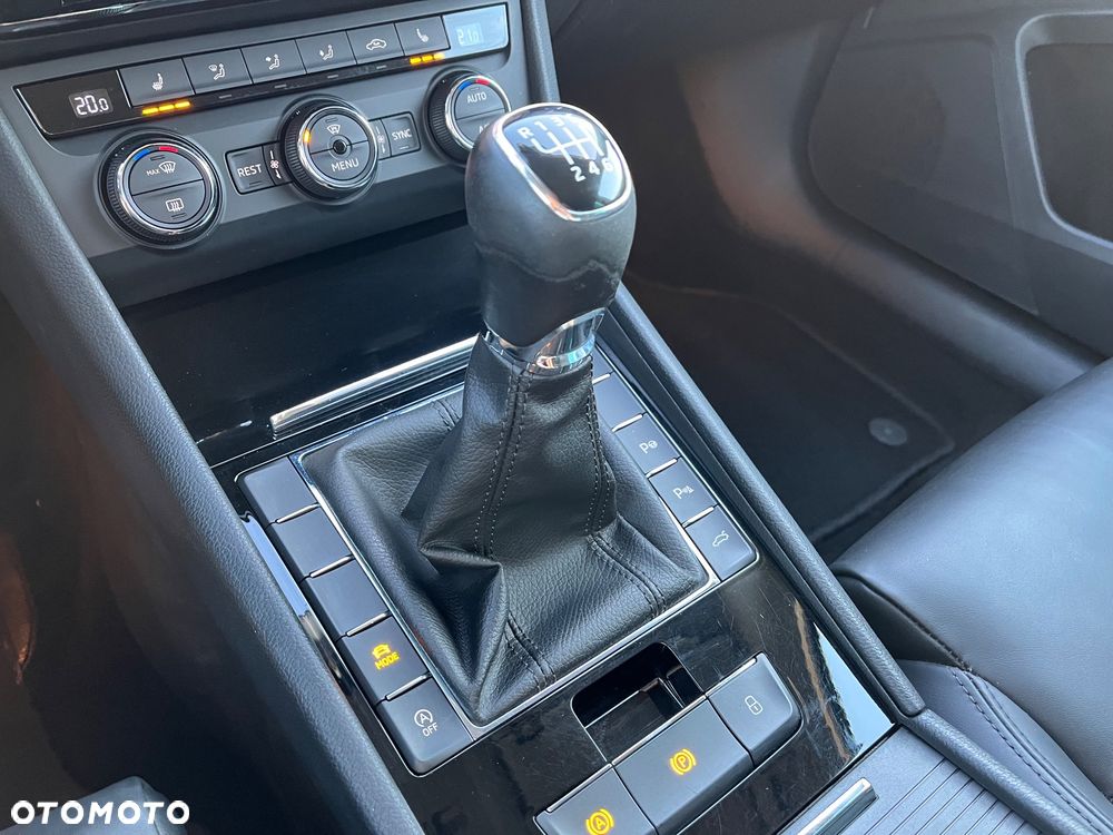 Skoda Superb 2.0 TDI Premium Edition - 32