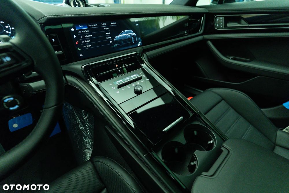Porsche Panamera 4 E-Hybrid PHEV - 18