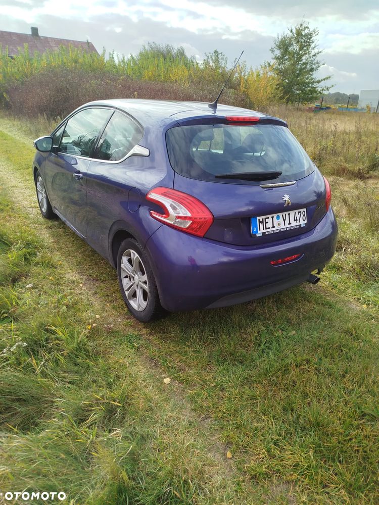 Peugeot 208 95 VTI Allure - 17