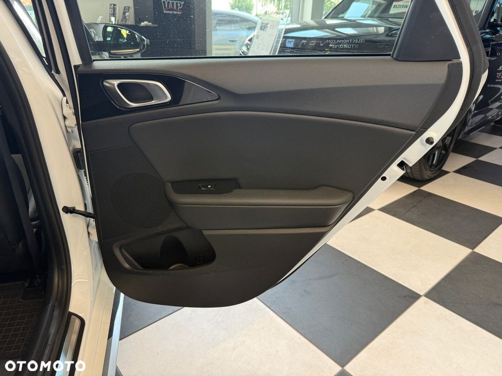 Kia ProCeed - 13