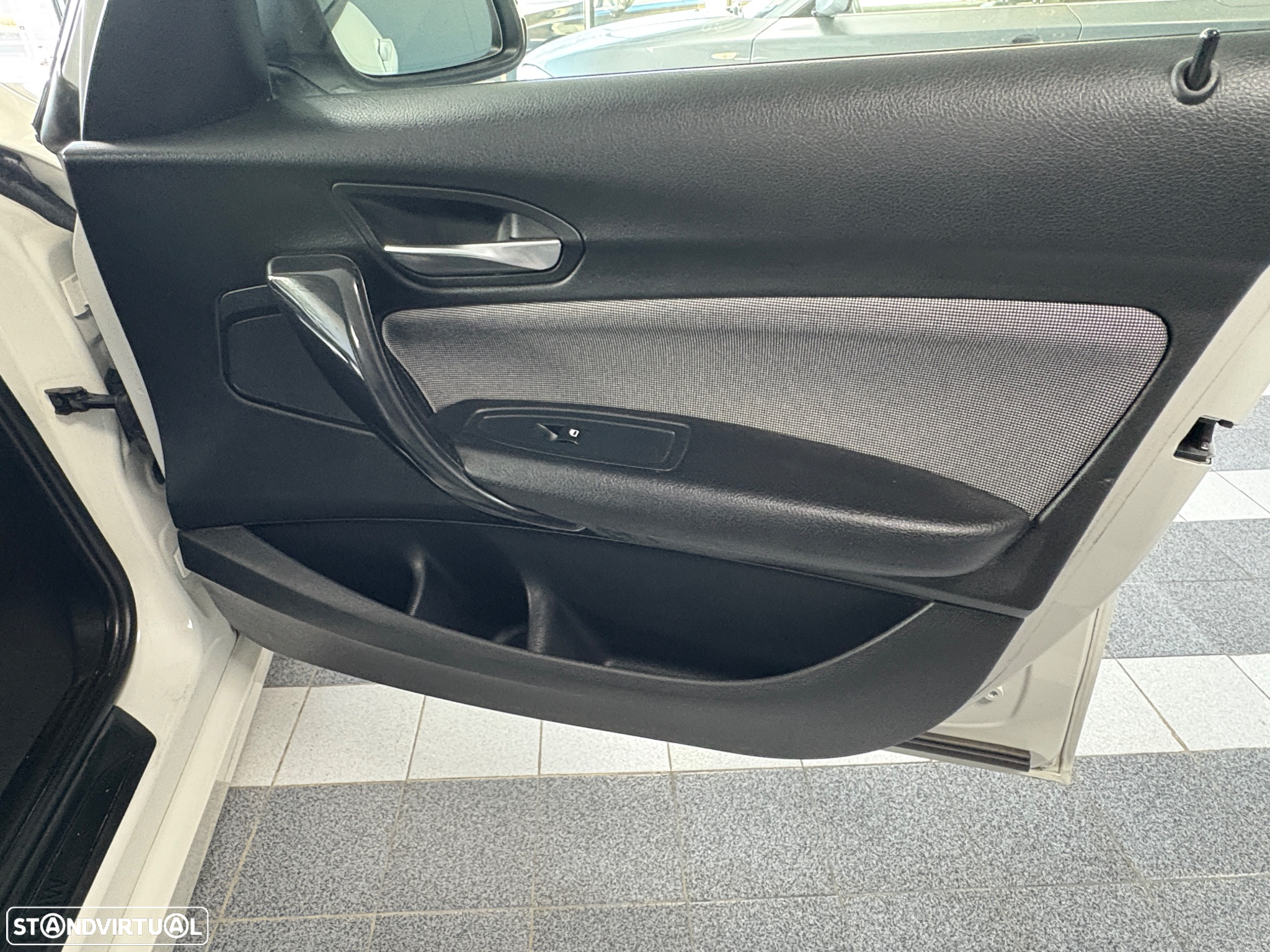 BMW 116 d Line Urban - 31