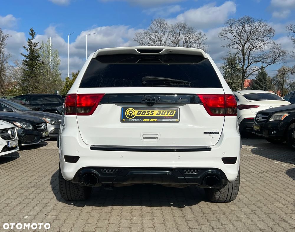 Jeep Grand Cherokee SRT - 8