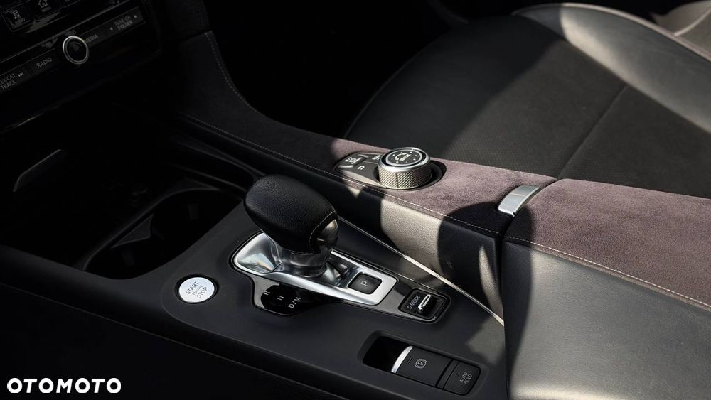 Infiniti Q50 2.0t Sport Sound Studio by Bose - 8