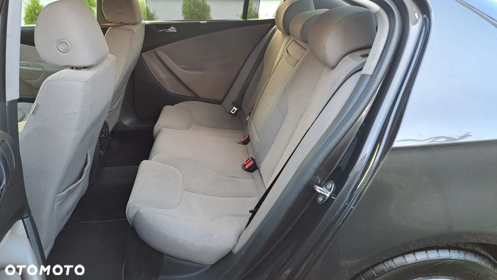 Volkswagen Passat 2.0 TDI DPF Highline - 32