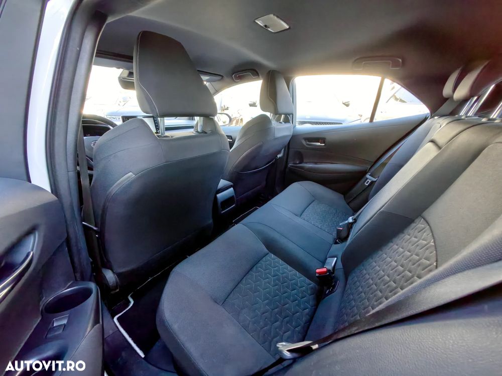 Toyota Corolla 1.8 HSD Business - 17