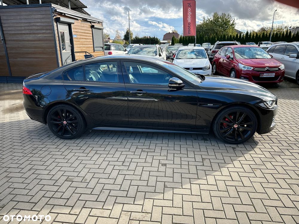 Jaguar XE - 36