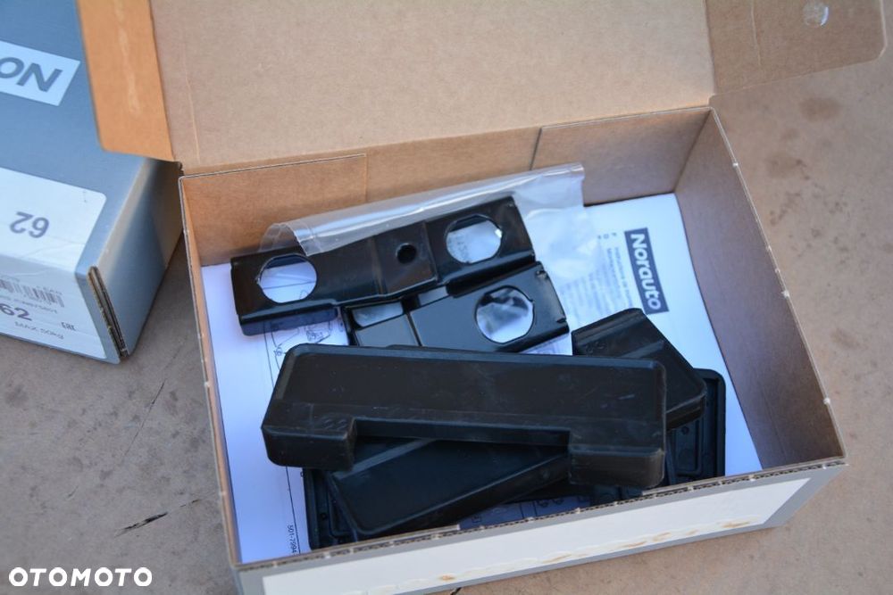 VW Passat B6 sedan  - bagażnik dachowy Norauto NOWY KLucz - 5