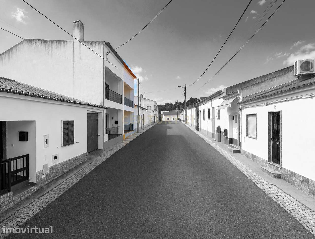 Moradia de r/ch e primeiro andar localizada em Viana do Alentejo - Imó - Grande imagem: 2/5