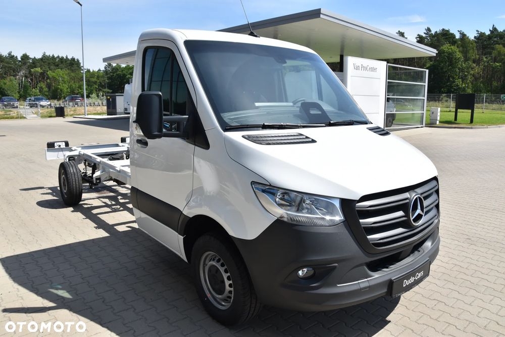 Mercedes-Benz Sprinter - 4
