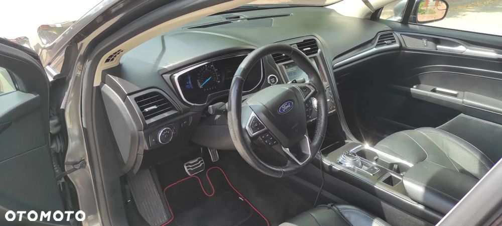 Ford Fusion 2.0 EcoBoost Titanium - 9