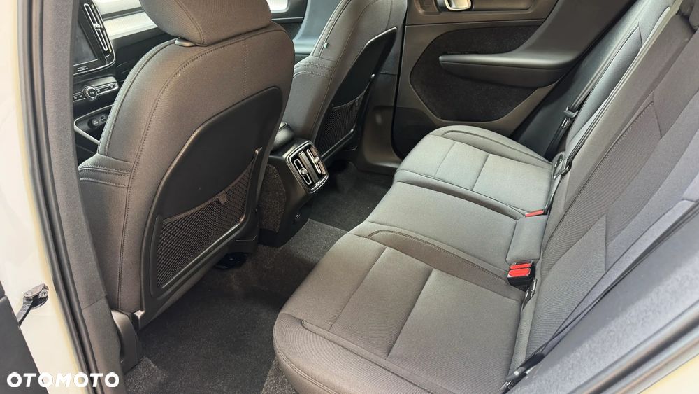 Volvo XC 40 T3 Geartronic Momentum Pro - 22