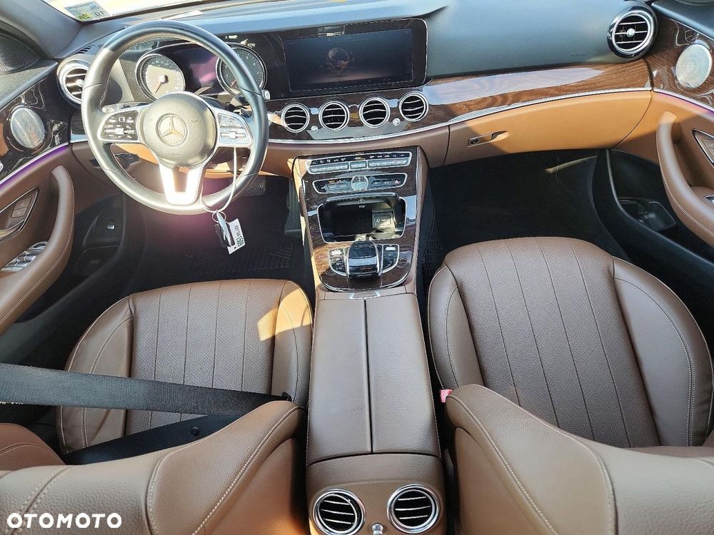 Mercedes-Benz Klasa E 300 9G-TRONIC Exclusive - 7