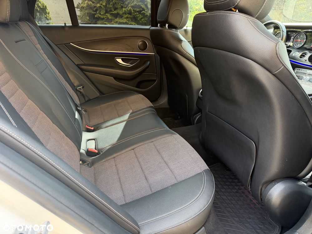 Mercedes-Benz Klasa E 220 d 4Matic All-Terrain 9G-TRONIC Exclusive - 32
