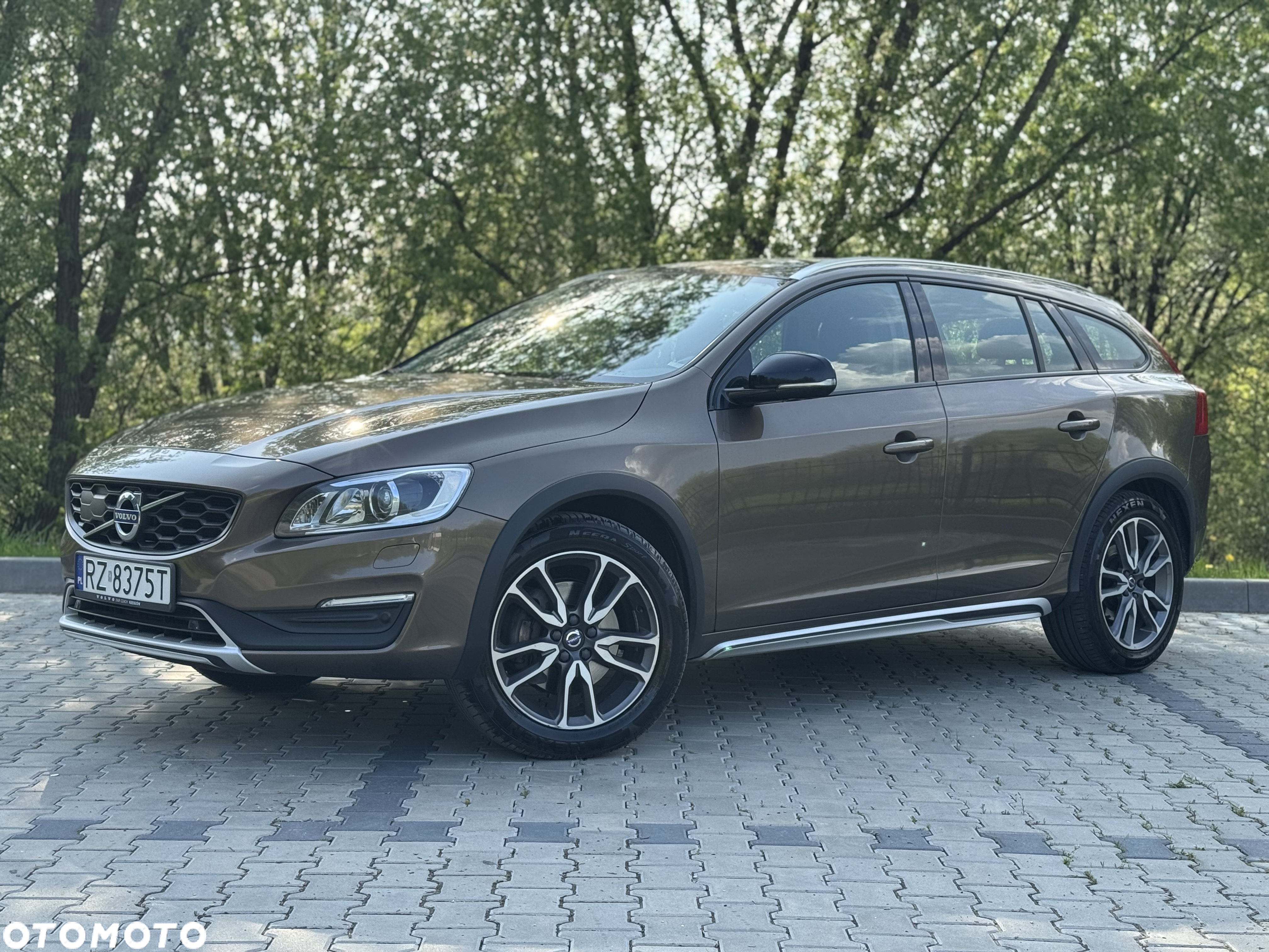 Volvo V60 Cross Country T5 AWD Summum - 2