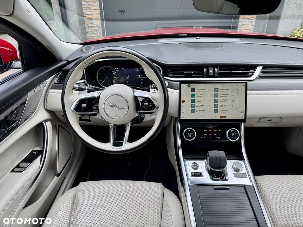 Jaguar XF 2.0 D200 mHEV AWD HSE - 16