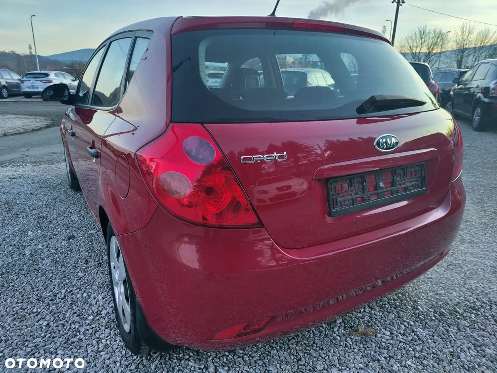 Kia Ceed - 25