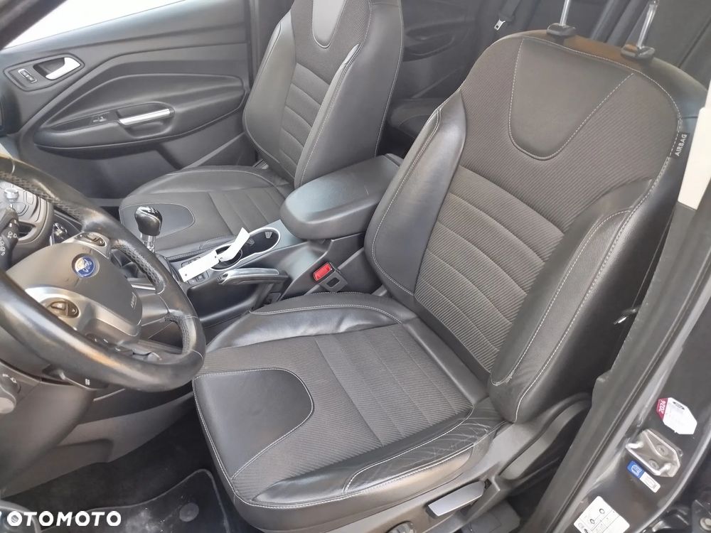 Ford Kuga 2.0 TDCi 2x4 Titanium - 25