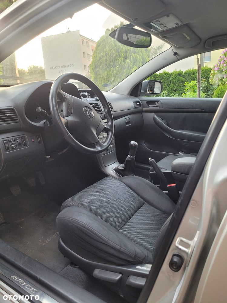 Toyota Avensis 1.8 VVT-i Sol - 10
