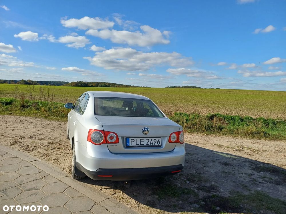 Volkswagen Jetta 1.6 Trendline - 5