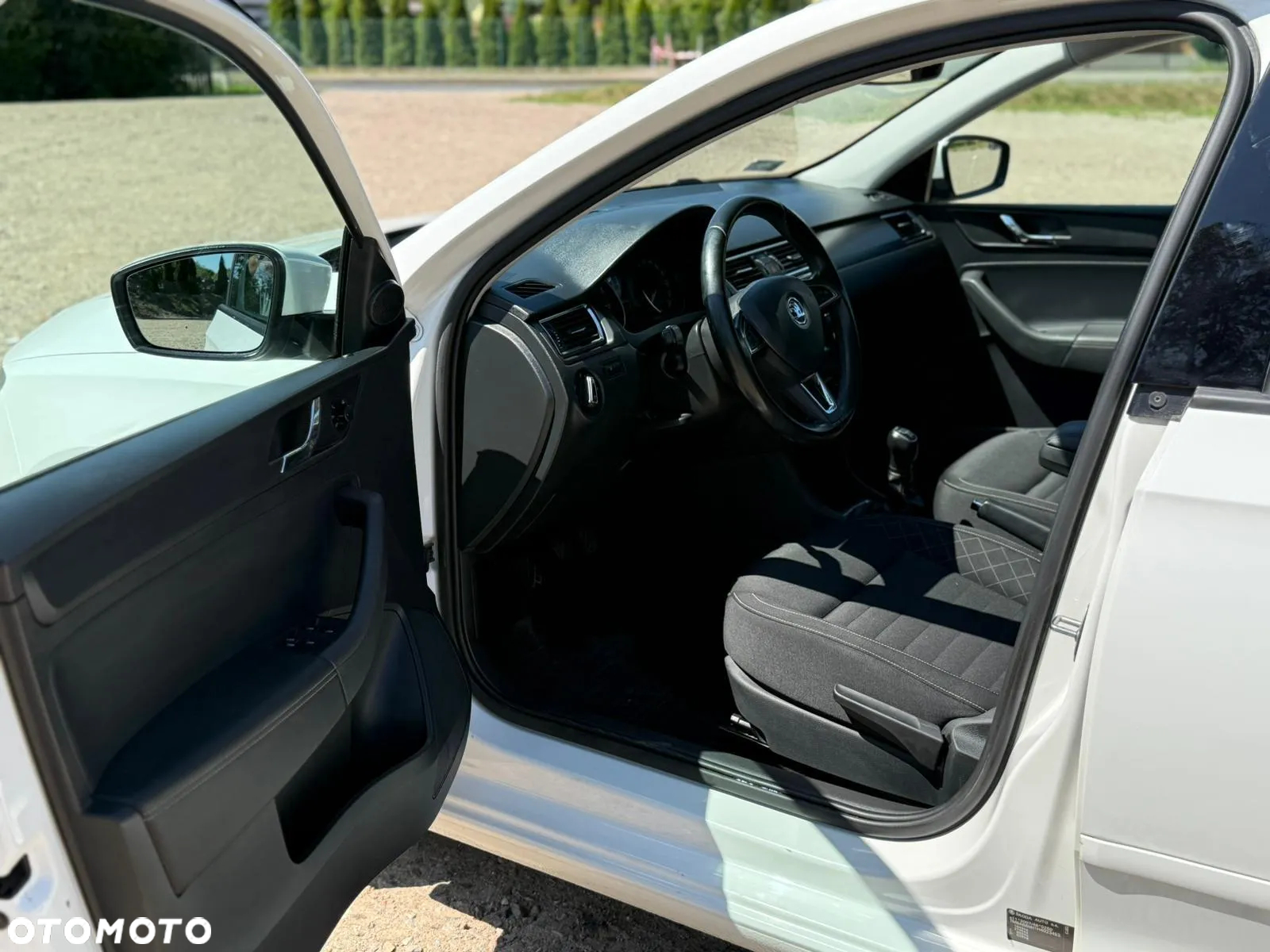 Skoda RAPID 1.2 TSI Style - 17