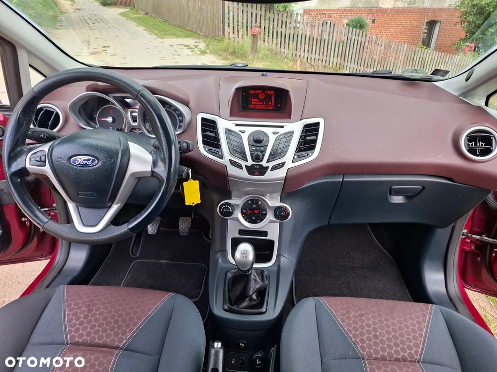 Ford Fiesta 1.6 TDCi SYNC Edition - 6