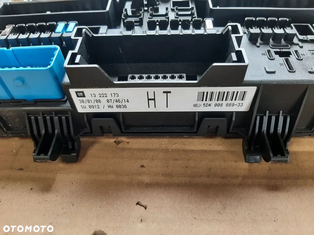 Astra III H skrzynka bezpieczników BSI BSM 1,4 16V Opel - 2