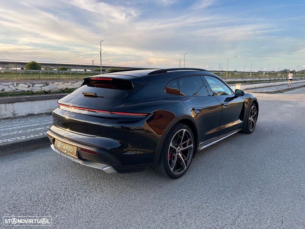 Porsche Taycan Cross Turismo 4S - 36