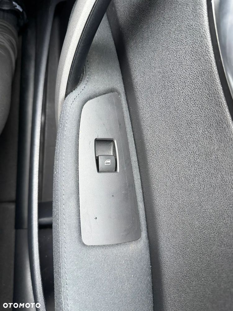 BMW Seria 1 116i - 30