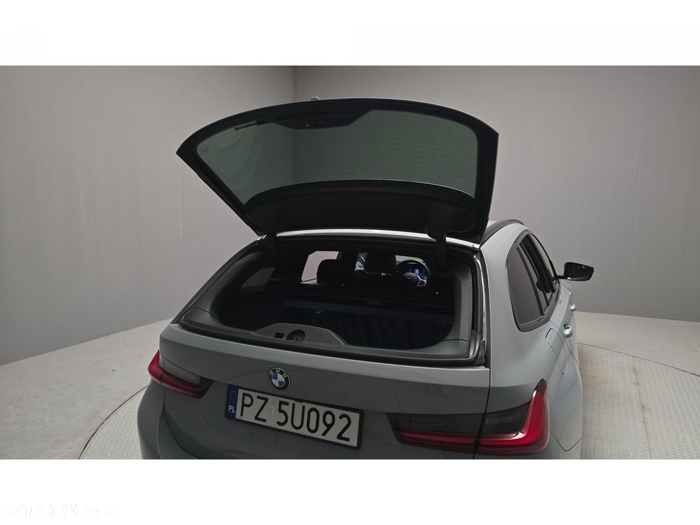 BMW Seria 3 320d xDrive M Sport - 32