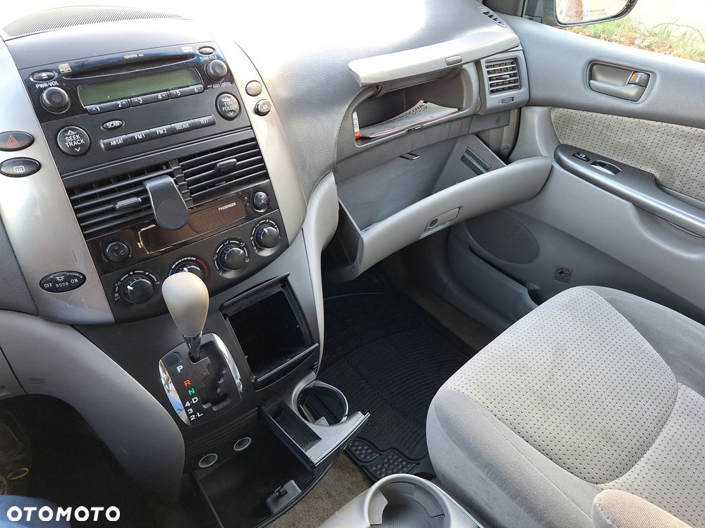 Toyota Sienna - 9