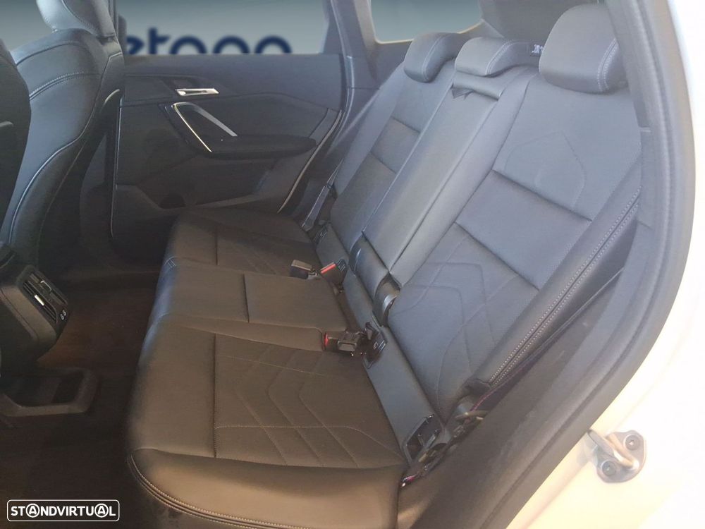 BMW iX1 eDrive20 Pack Desportivo M Pro - 11