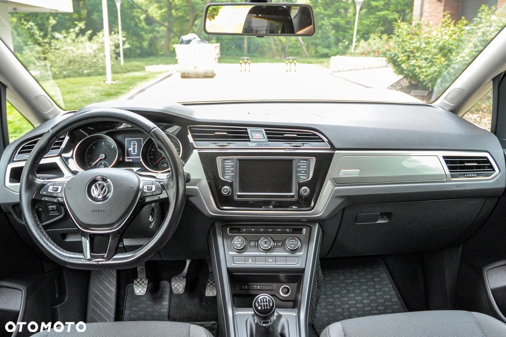 Volkswagen Touran - 10