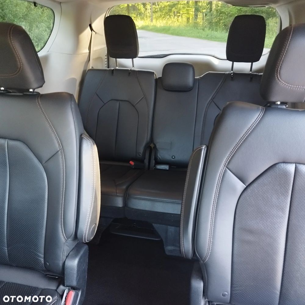 Chrysler Pacifica - 10