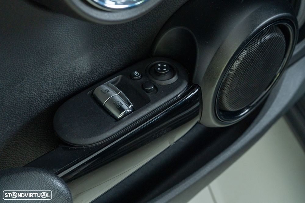 MINI 3 Portas Cooper SE Premium Essential - 26