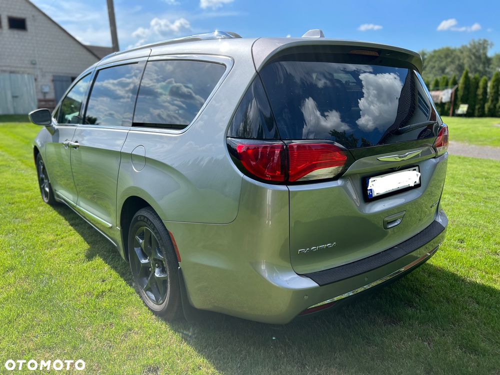 Chrysler Pacifica - 8