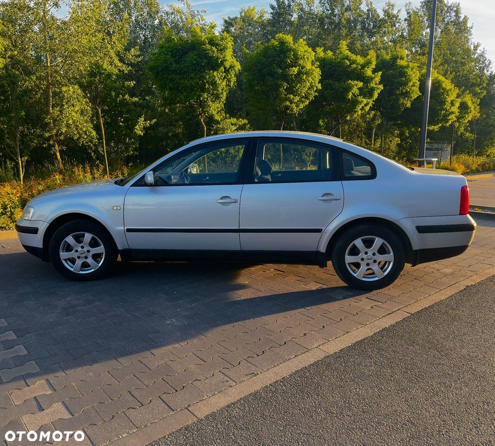 Volkswagen Passat 1.6 - 7