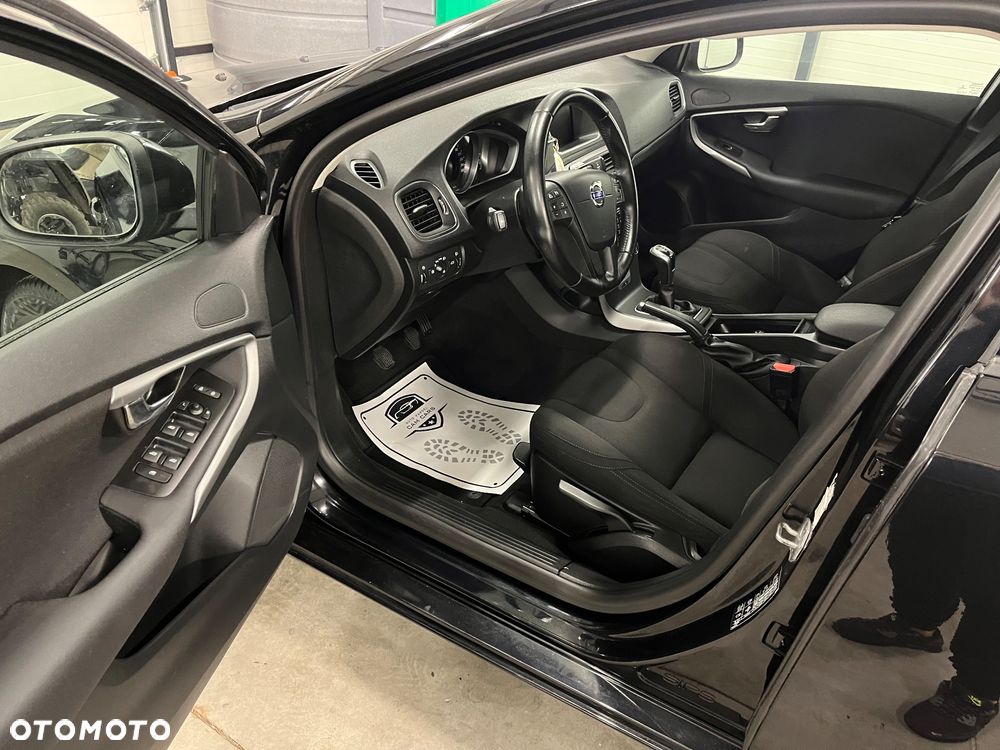 Volvo V40 D2 Momentum - 13