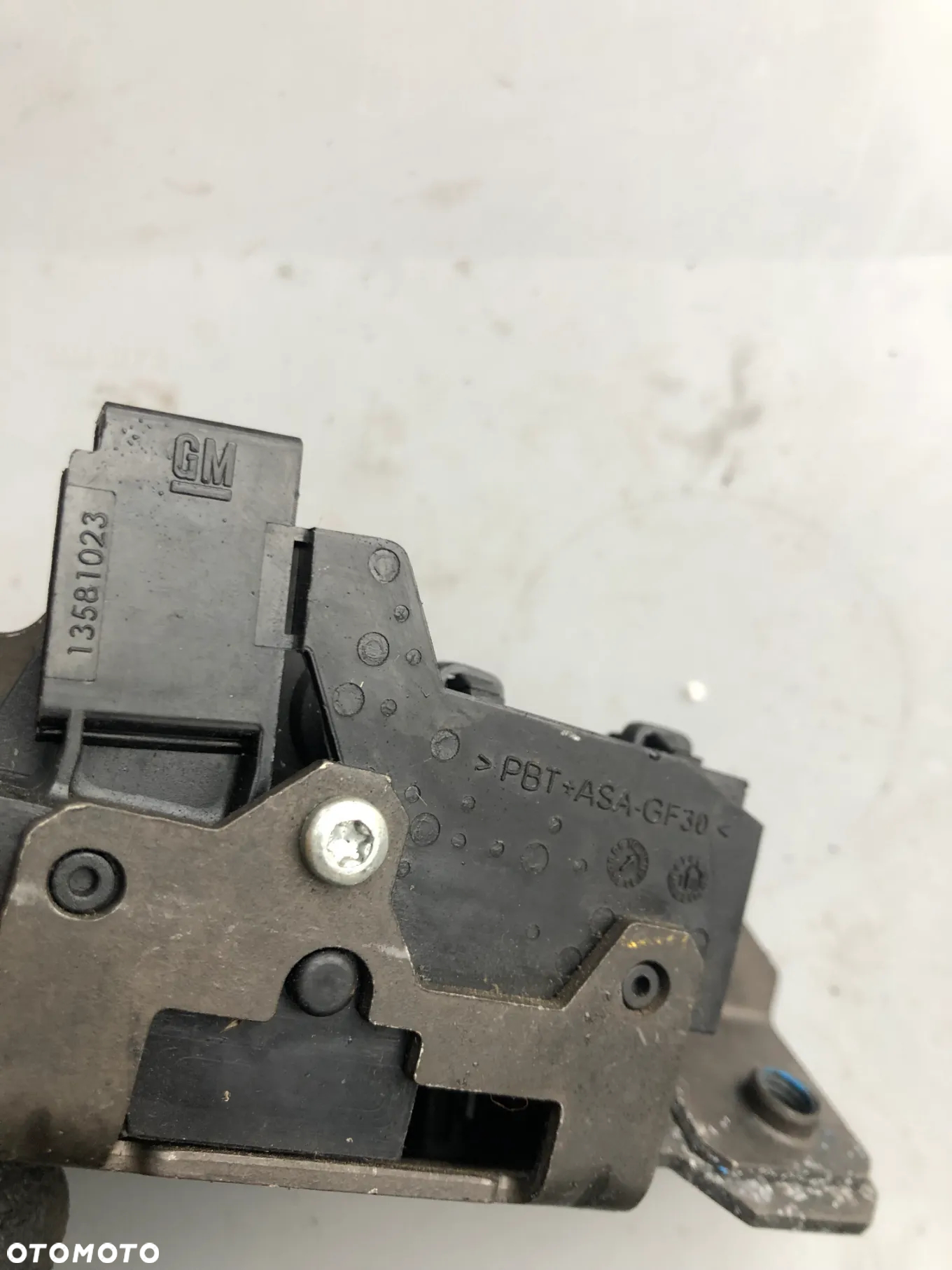 Zamek Klapy Bagażnika Tył Opel Astra J GTC 13581023 - 3