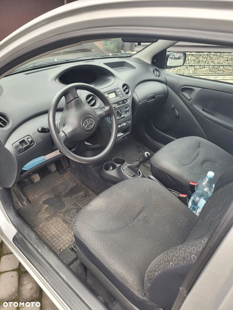 Toyota Yaris 1.0 Base - 9