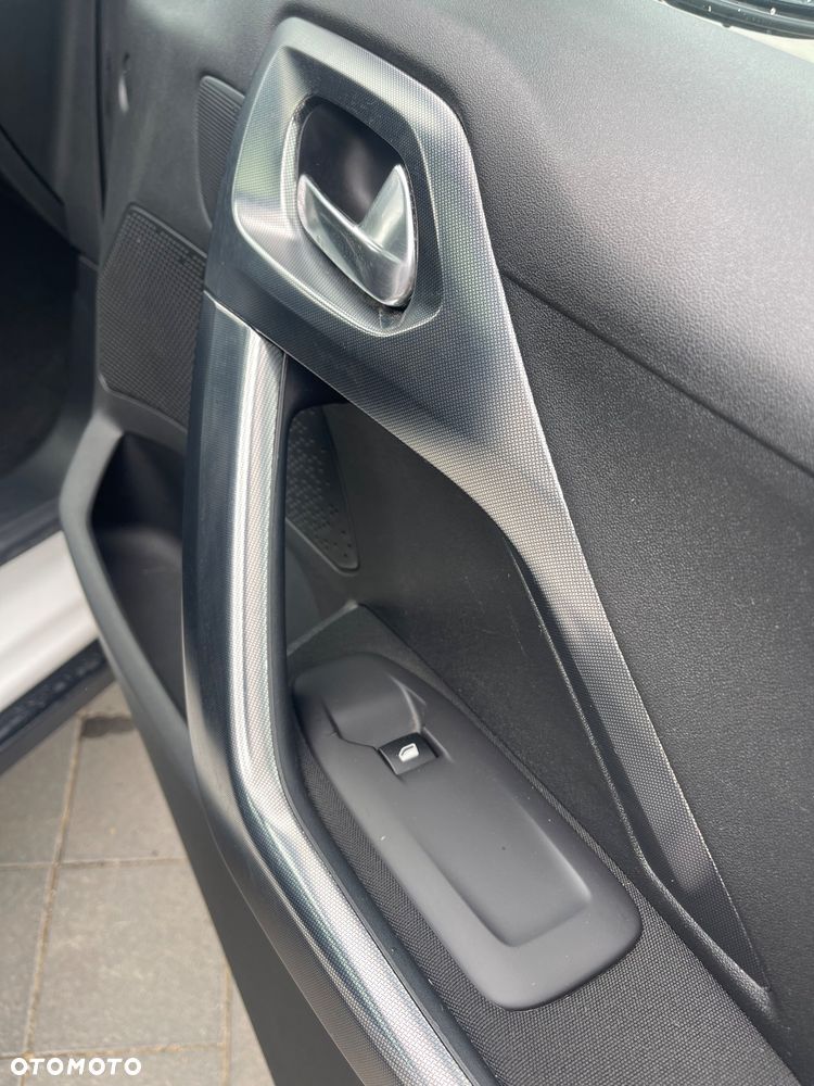 Peugeot 2008 1.2 VTi Allure - 30